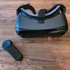 Samsung Gear VR R324 Powered by Oculus